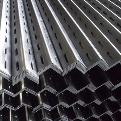 90 grados galvanizado L canal de acero con ranuras de ángulo de hierro GB9787 estándar a prueba de corrosión