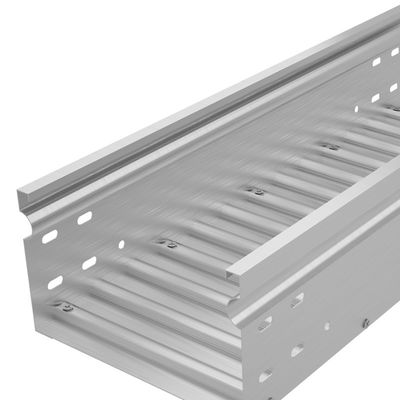 Calor sumergido acero galvanizado de la pista de carreras de la bandeja de la escalera 100 mm personalizado
