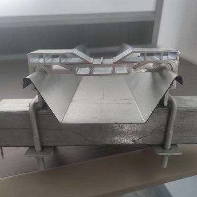 Canal de montaje solar fotovoltaico de drenaje metálico de aluminio en el techo