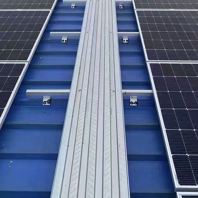 Sistema antiderrapante de pasarela solar fotovoltaica de aluminio en el techo